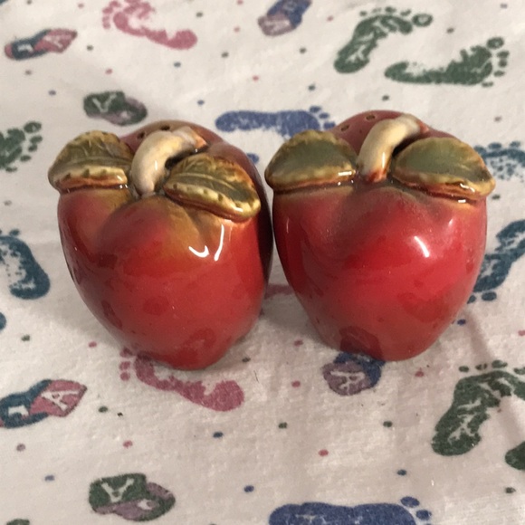 Apple Salt & Pepper Shakers - Picture 2 of 4
